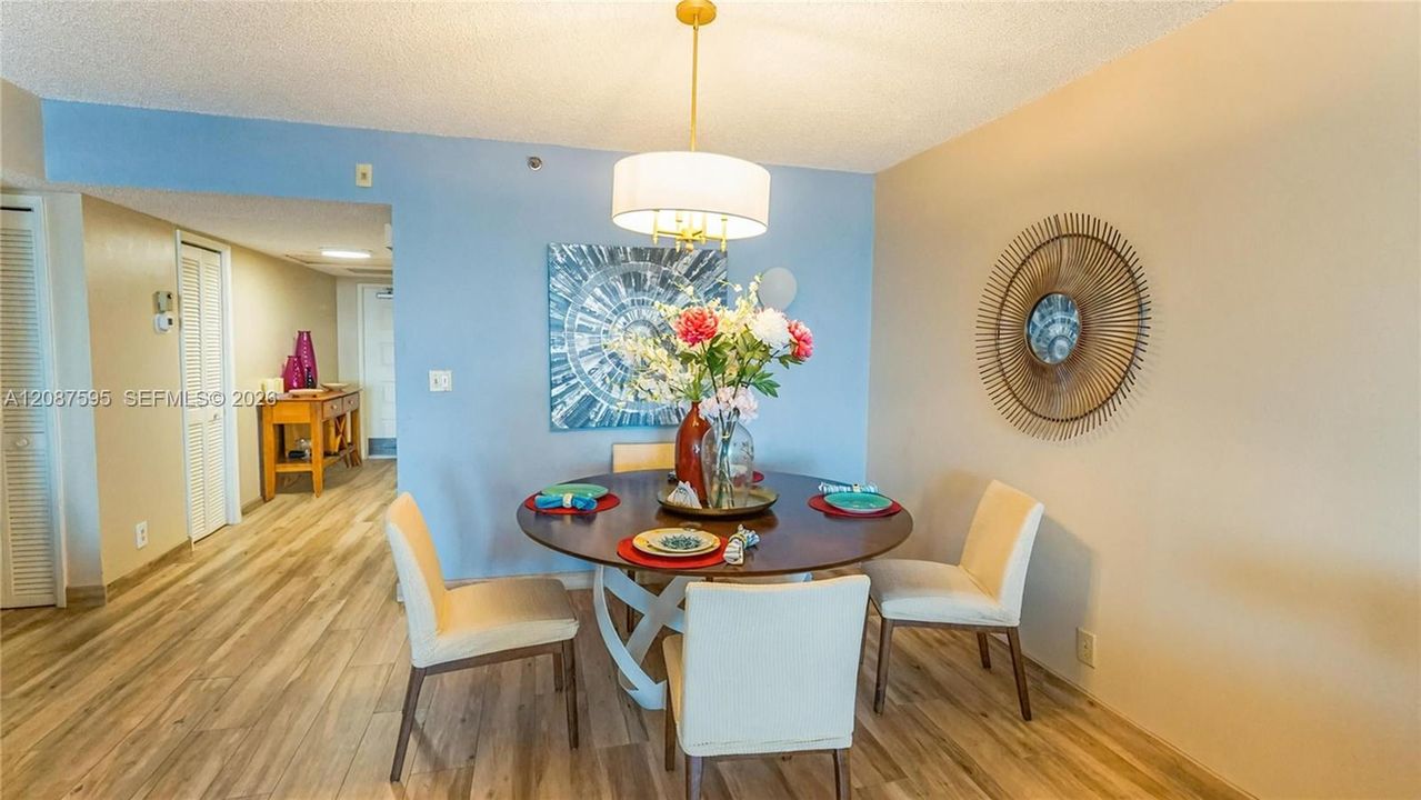 For Rent: $2,500 (2 beds, 2 baths, 1216 Square Feet)