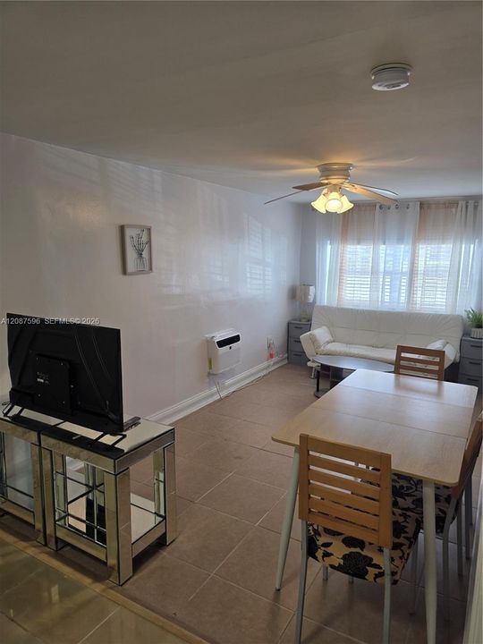 В аренду: $1,900 (1 спален, 1 ванн, 3340 Квадратных фут)
