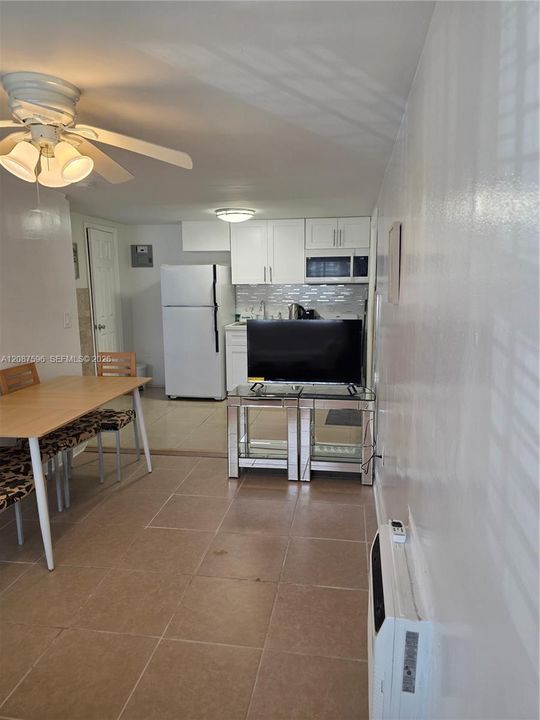 В аренду: $1,900 (1 спален, 1 ванн, 3340 Квадратных фут)