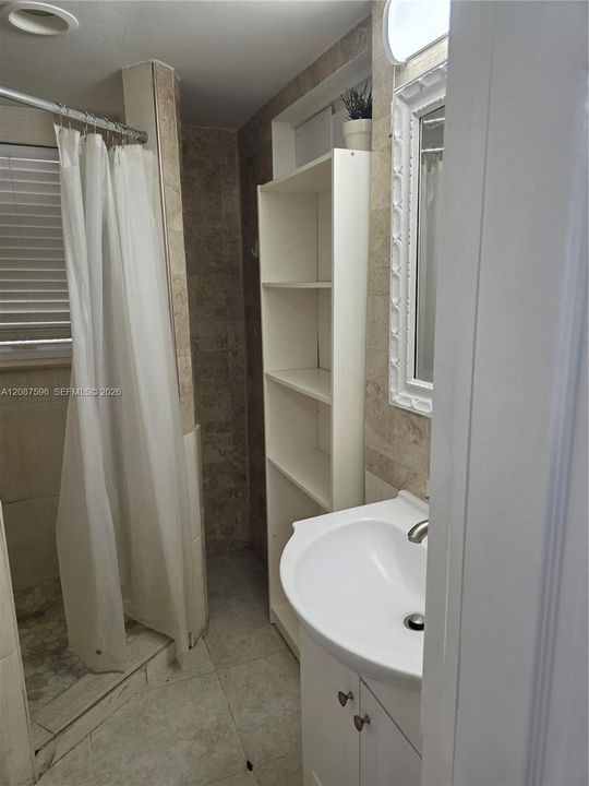 В аренду: $1,900 (1 спален, 1 ванн, 3340 Квадратных фут)