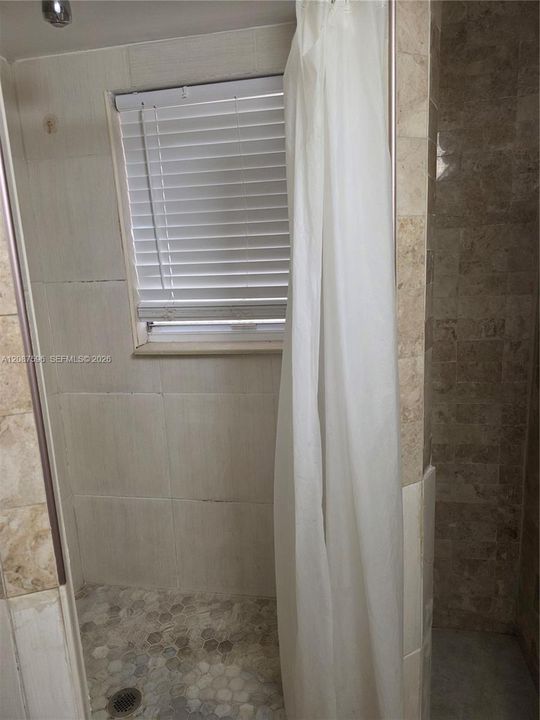 В аренду: $1,900 (1 спален, 1 ванн, 3340 Квадратных фут)