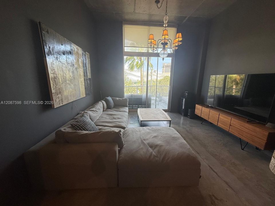 For Rent: $4,600 (1 beds, 1 baths, 966 Square Feet)