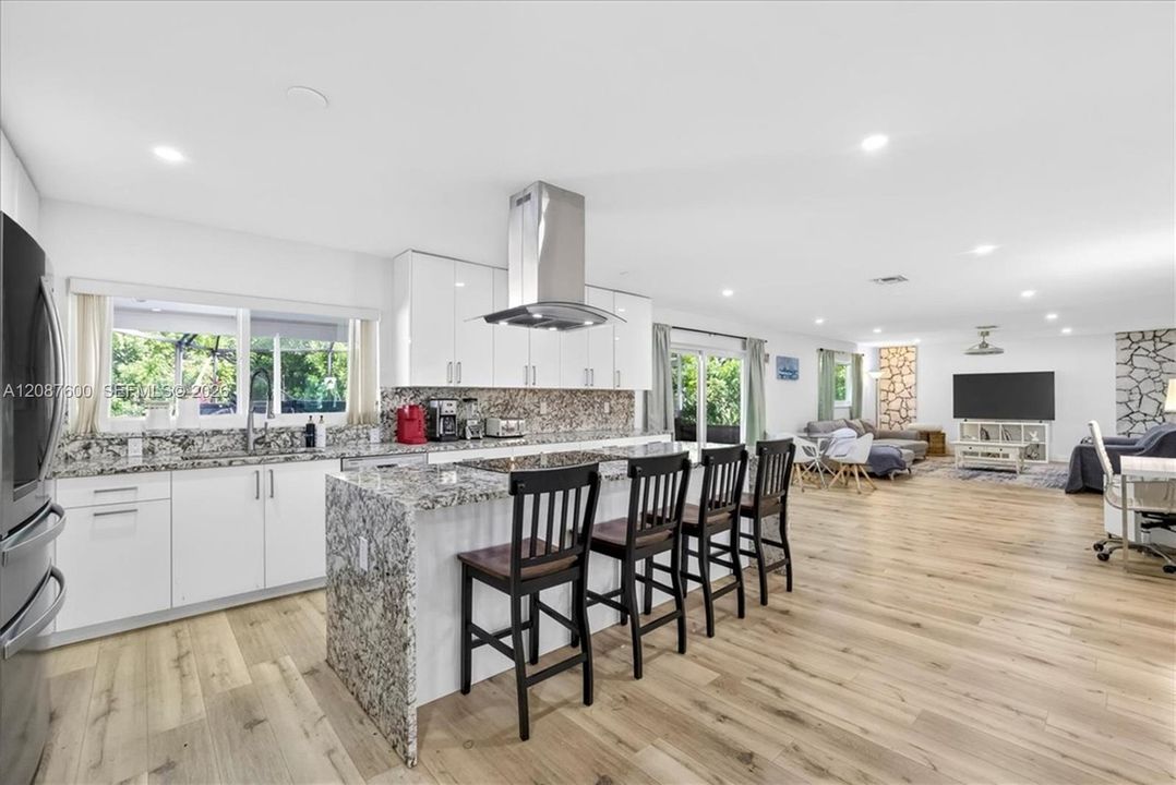 For Sale: $1,149,995 (6 beds, 4 baths, 3424 Square Feet)