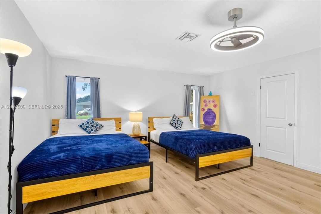 For Sale: $1,149,995 (6 beds, 4 baths, 3424 Square Feet)