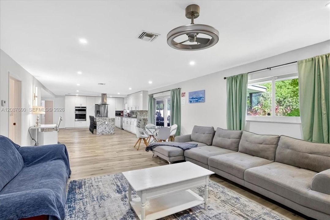 For Sale: $1,149,995 (6 beds, 4 baths, 3424 Square Feet)