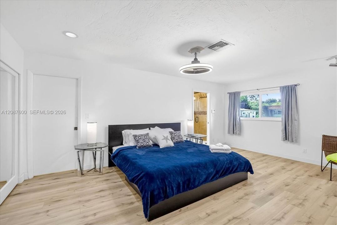 For Sale: $1,149,995 (6 beds, 4 baths, 3424 Square Feet)