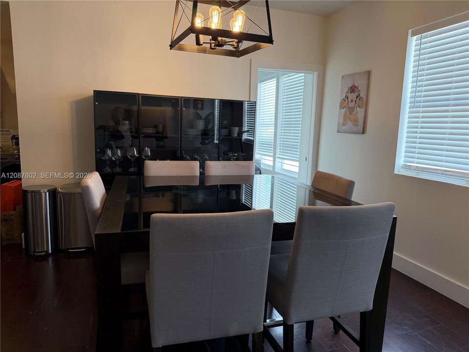 For Sale: $379,999 (2 beds, 2 baths, 783 Square Feet)