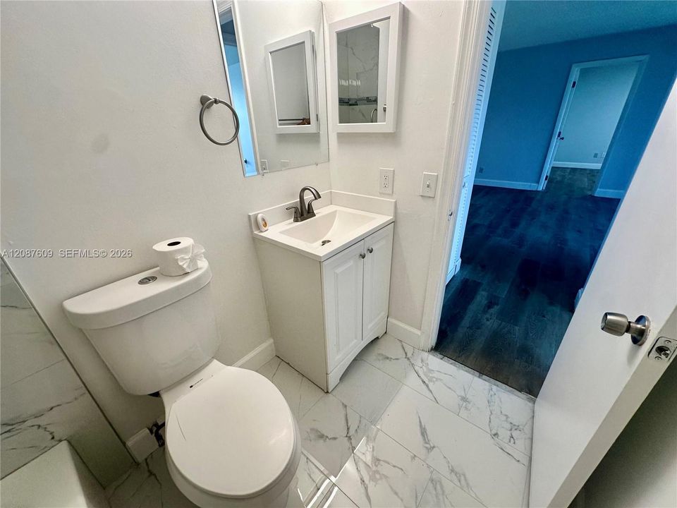 For Rent: $2,200 (2 beds, 2 baths, 892 Square Feet)