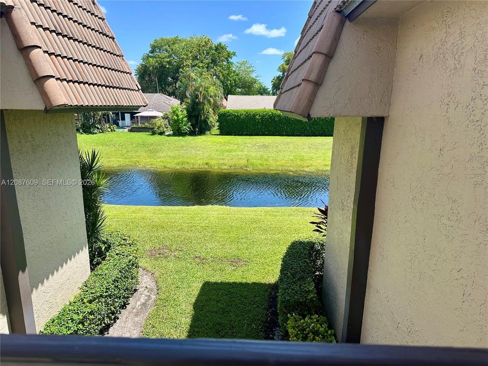 For Rent: $2,200 (2 beds, 2 baths, 892 Square Feet)