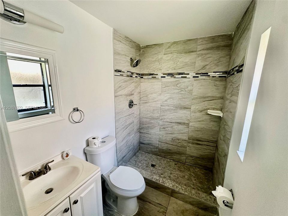 For Rent: $2,200 (2 beds, 2 baths, 892 Square Feet)