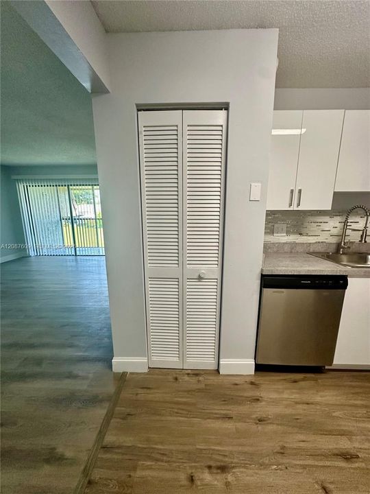 For Rent: $2,200 (2 beds, 2 baths, 892 Square Feet)