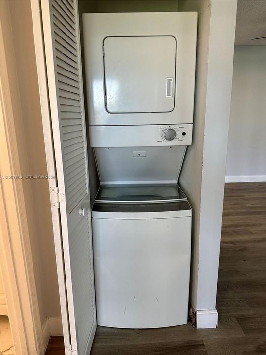 For Rent: $2,200 (2 beds, 2 baths, 892 Square Feet)