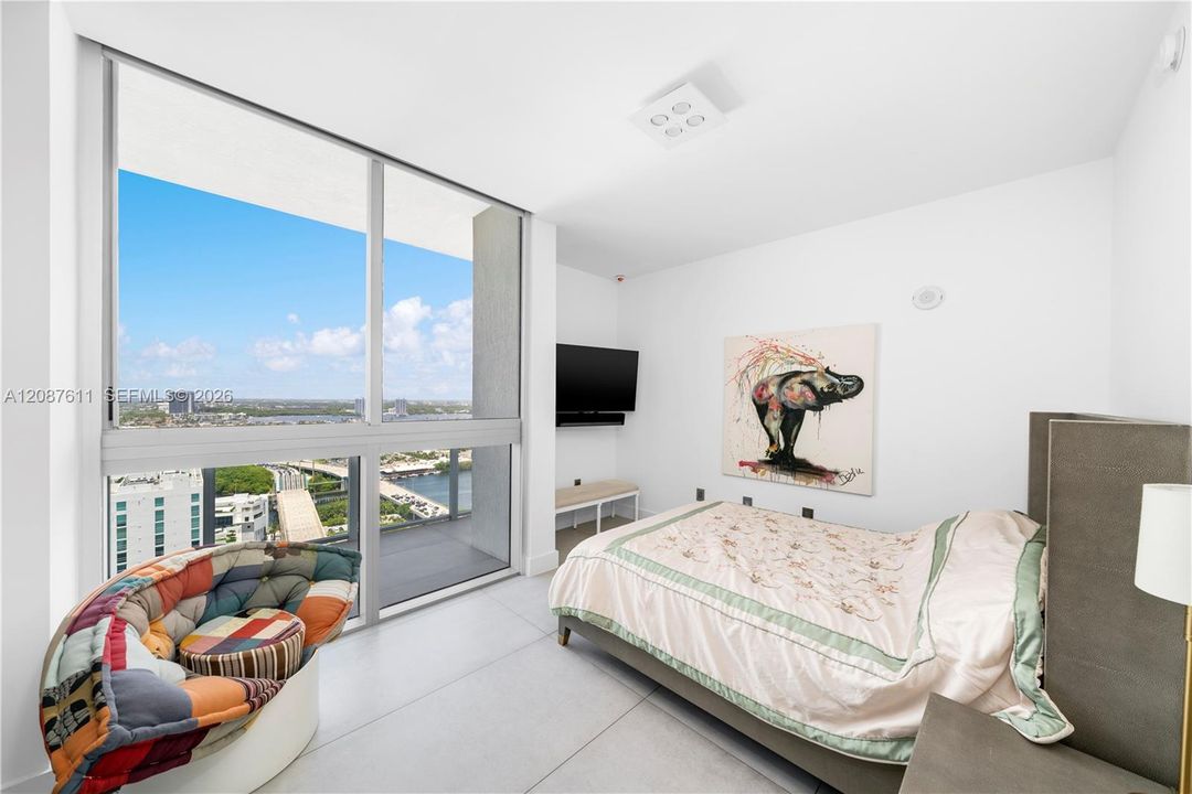 For Rent: $58,500 (5 beds, 6 baths, 5127 Square Feet)