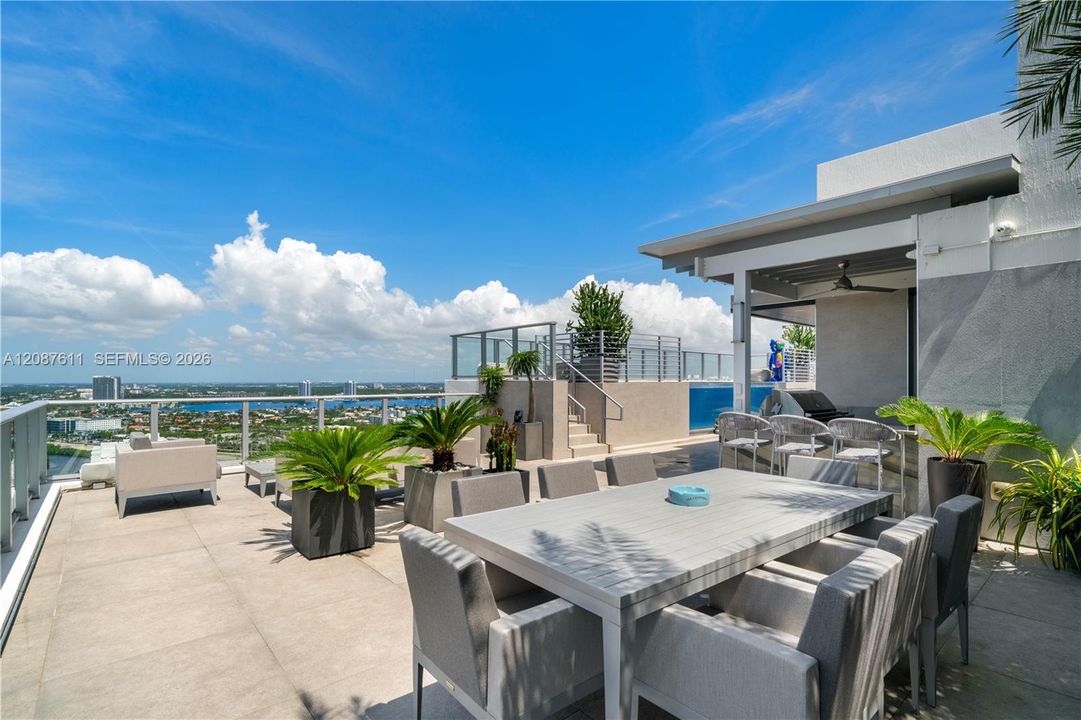 For Rent: $58,500 (5 beds, 6 baths, 5127 Square Feet)