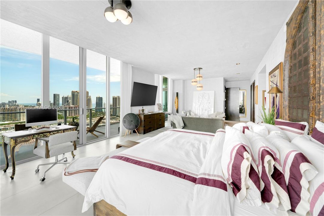 For Rent: $58,500 (5 beds, 6 baths, 5127 Square Feet)