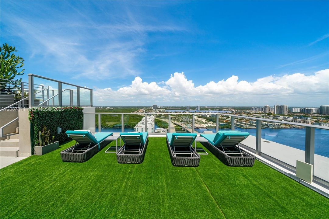 For Rent: $58,500 (5 beds, 6 baths, 5127 Square Feet)
