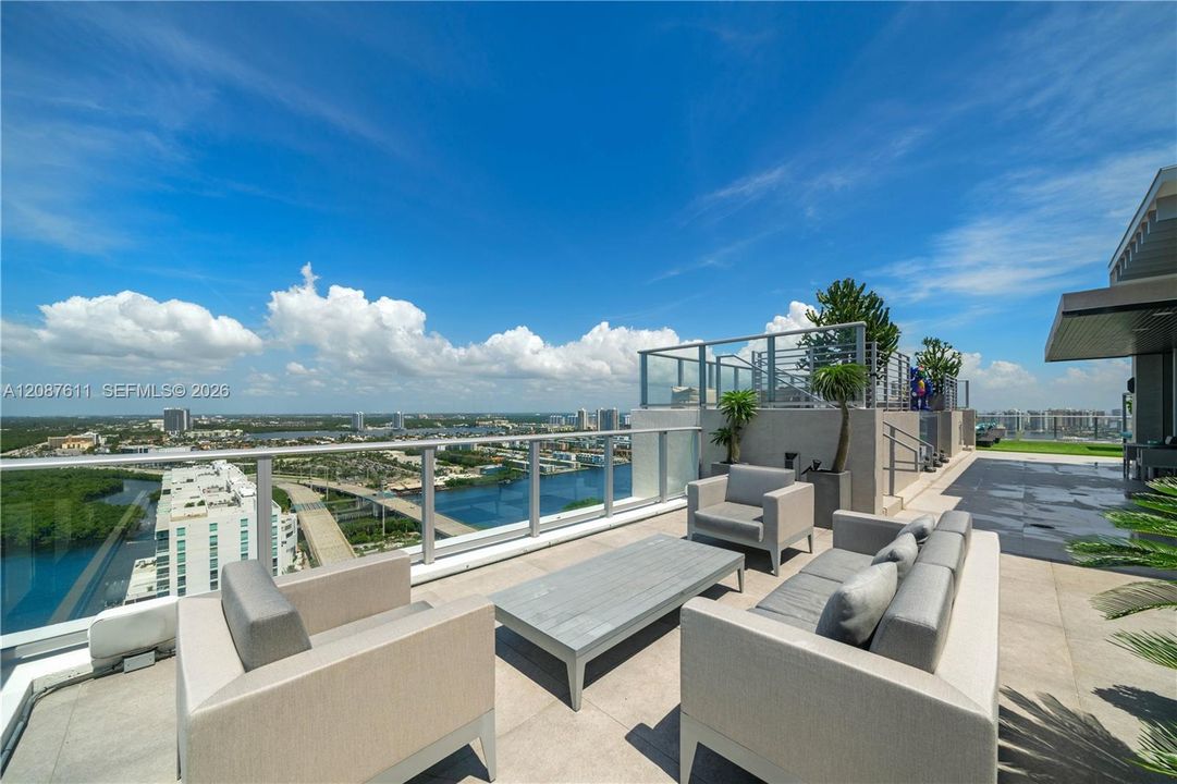 For Rent: $58,500 (5 beds, 6 baths, 5127 Square Feet)