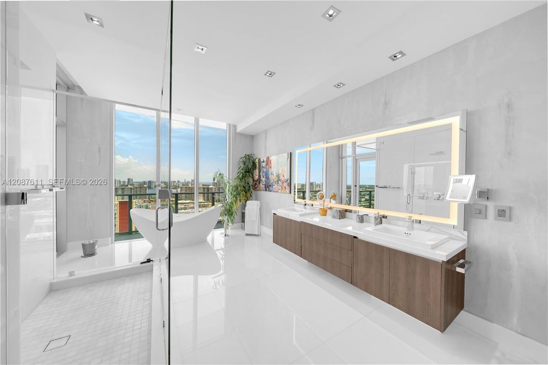 For Rent: $58,500 (5 beds, 6 baths, 5127 Square Feet)