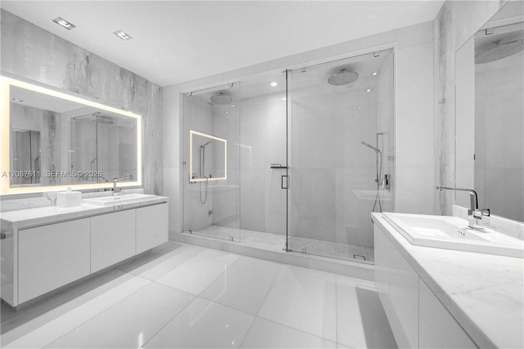 For Rent: $58,500 (5 beds, 6 baths, 5127 Square Feet)