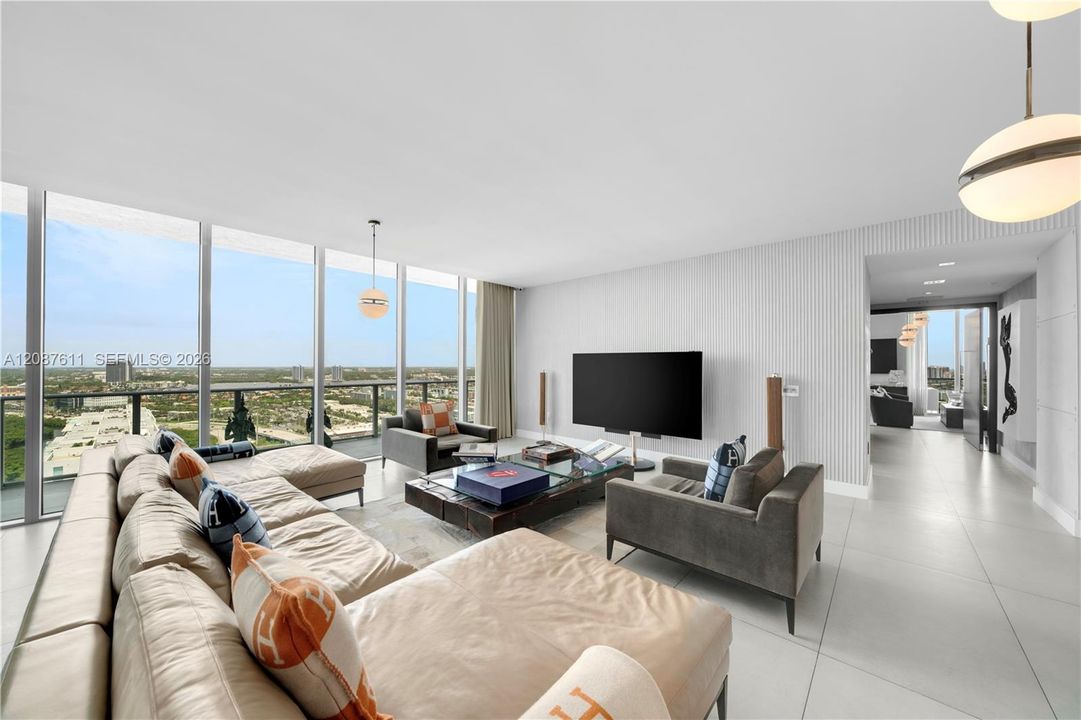 For Rent: $58,500 (5 beds, 6 baths, 5127 Square Feet)