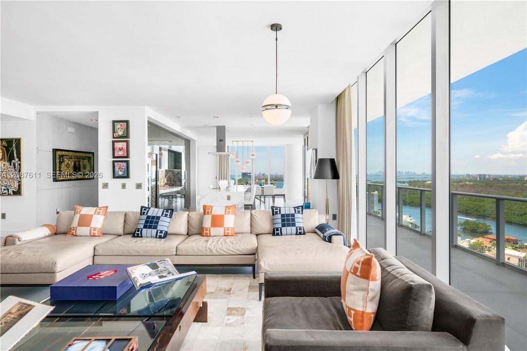 For Rent: $58,500 (5 beds, 6 baths, 5127 Square Feet)