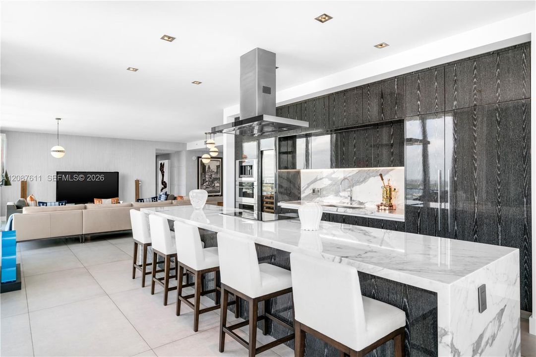 For Rent: $58,500 (5 beds, 6 baths, 5127 Square Feet)