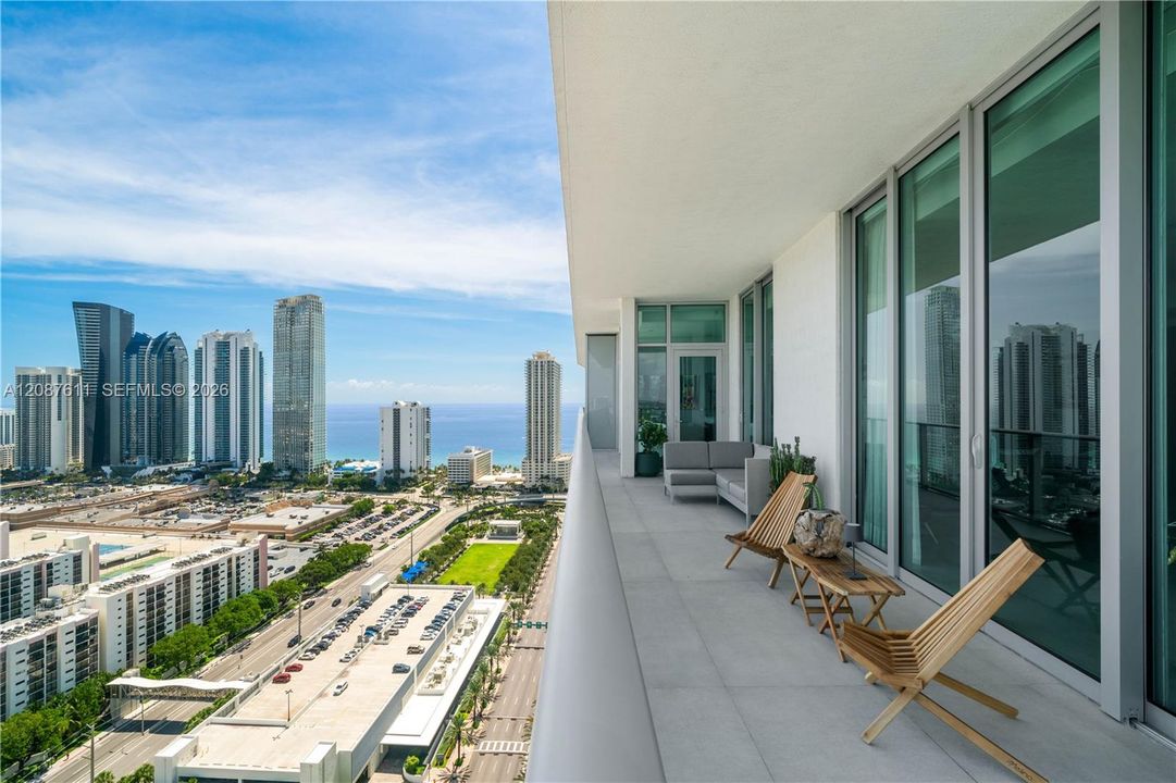 For Rent: $58,500 (5 beds, 6 baths, 5127 Square Feet)