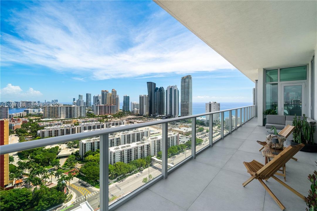 For Rent: $58,500 (5 beds, 6 baths, 5127 Square Feet)