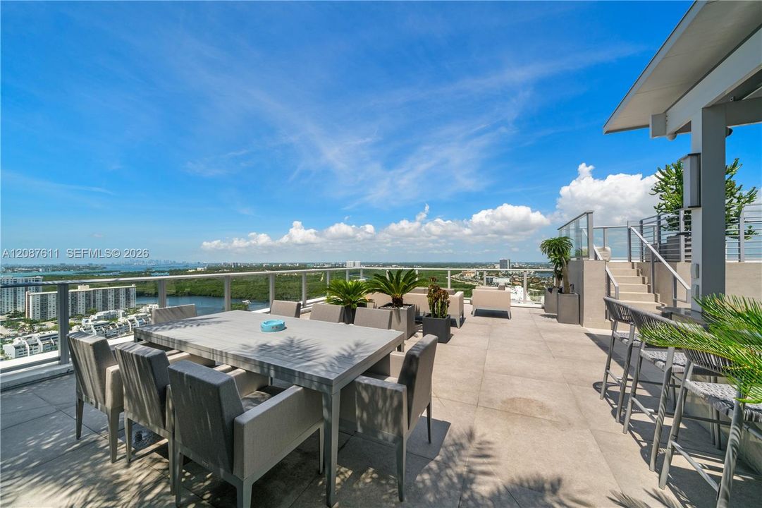 For Rent: $58,500 (5 beds, 6 baths, 5127 Square Feet)