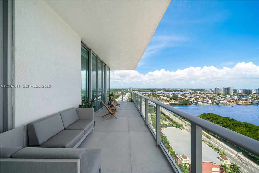 For Rent: $58,500 (5 beds, 6 baths, 5127 Square Feet)