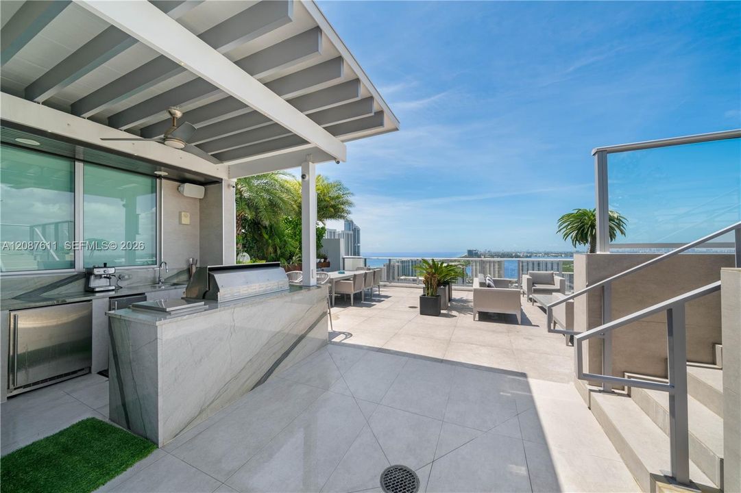 For Rent: $58,500 (5 beds, 6 baths, 5127 Square Feet)