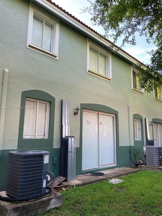 For Sale: $269,000 (3 beds, 2 baths, 1302 Square Feet)