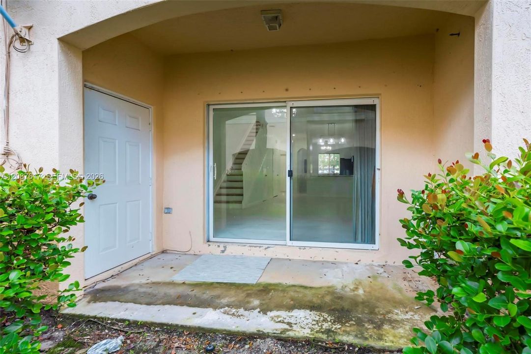 For Sale: $349,000 (2 beds, 2 baths, 1214 Square Feet)