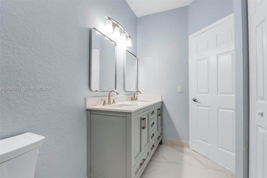For Sale: $349,000 (2 beds, 2 baths, 1214 Square Feet)