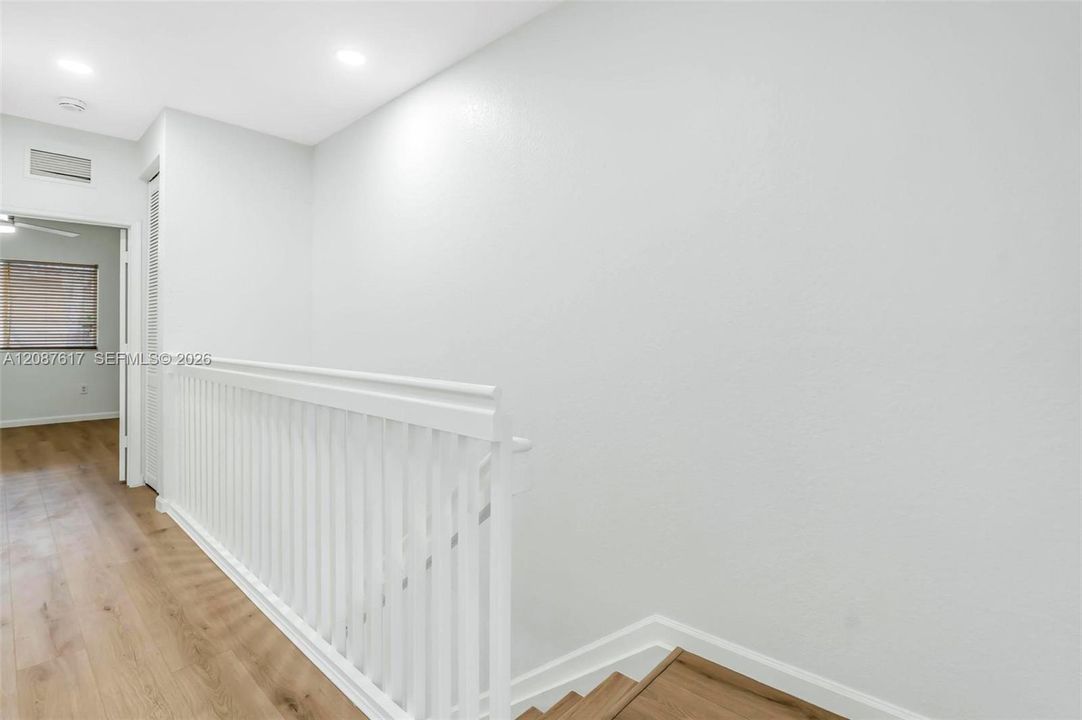 For Sale: $349,000 (2 beds, 2 baths, 1214 Square Feet)