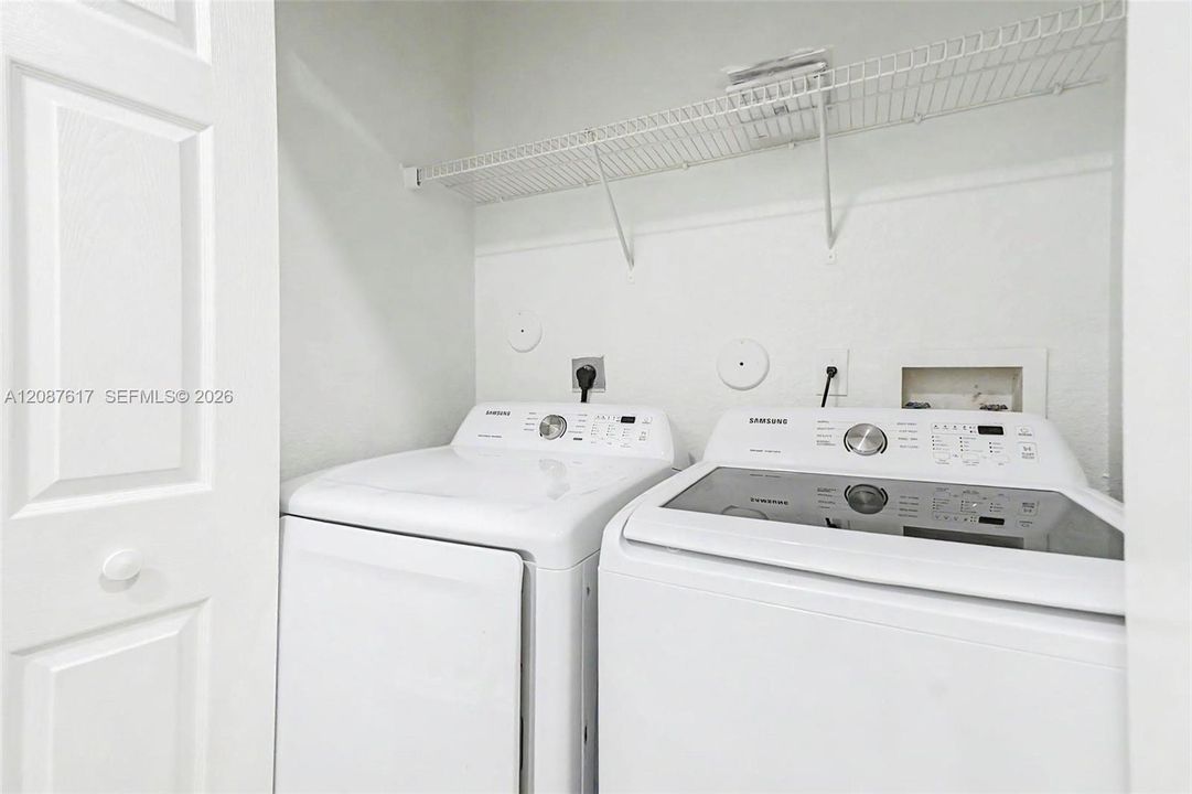 For Sale: $349,000 (2 beds, 2 baths, 1214 Square Feet)