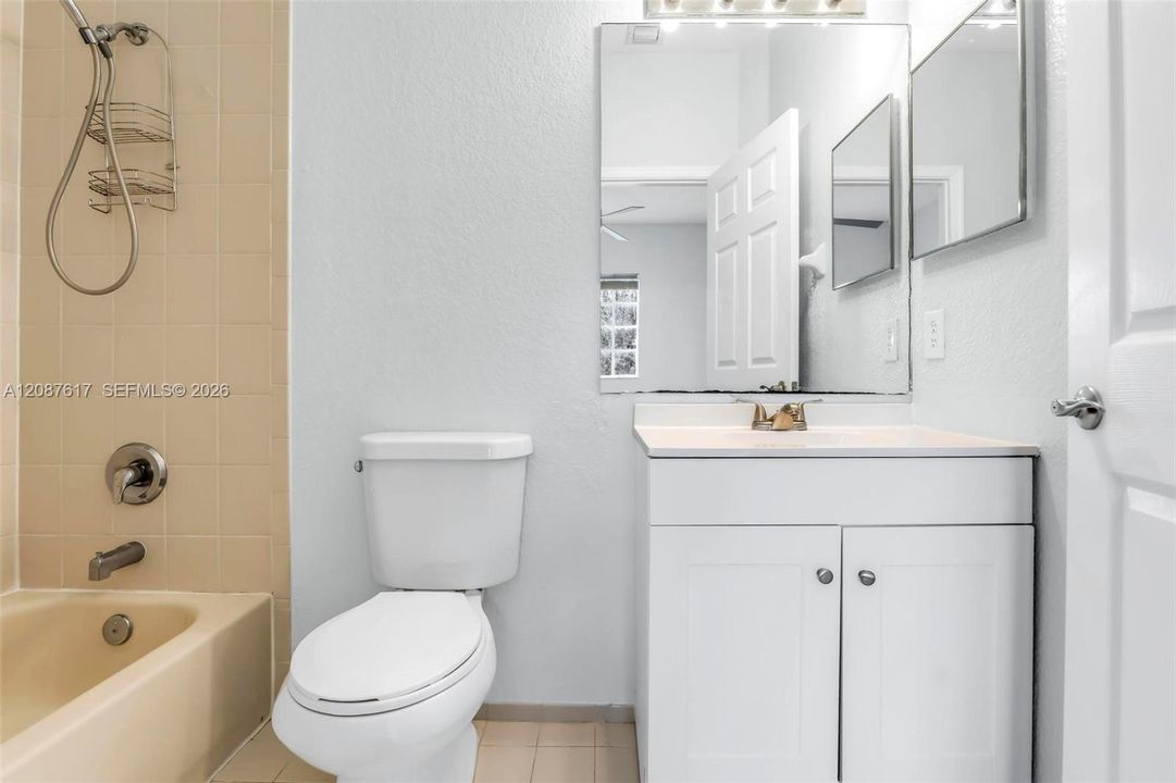 For Sale: $349,000 (2 beds, 2 baths, 1214 Square Feet)