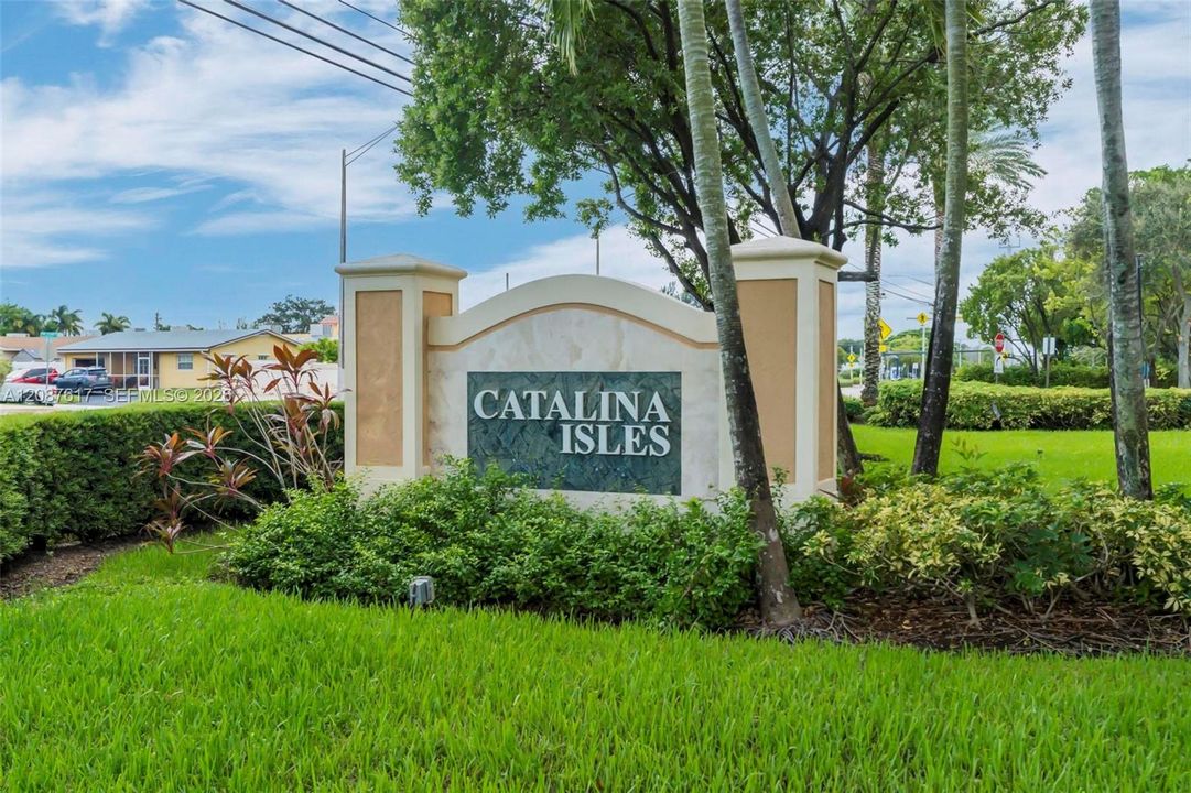 For Sale: $349,000 (2 beds, 2 baths, 1214 Square Feet)