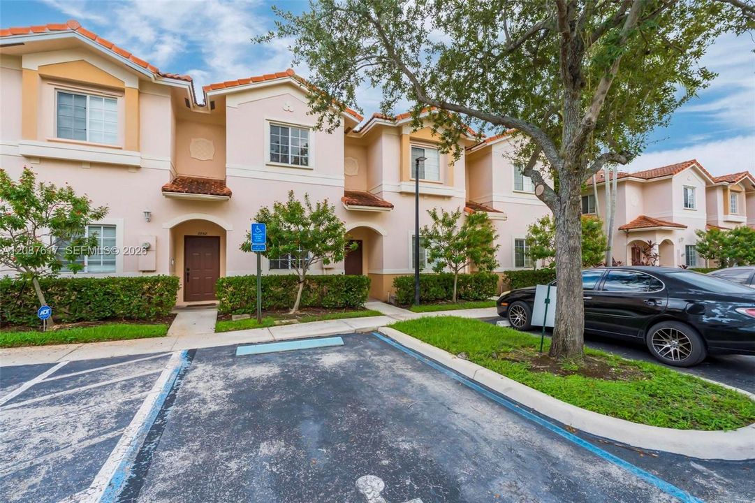 For Sale: $349,000 (2 beds, 2 baths, 1214 Square Feet)