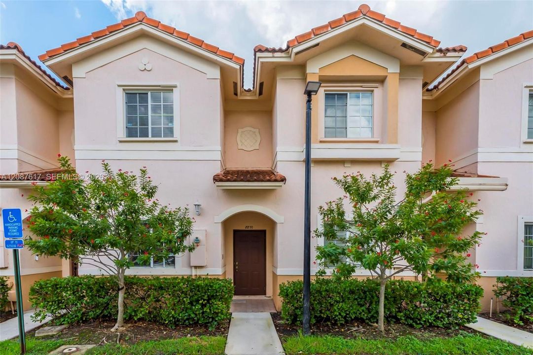 For Sale: $349,000 (2 beds, 2 baths, 1214 Square Feet)