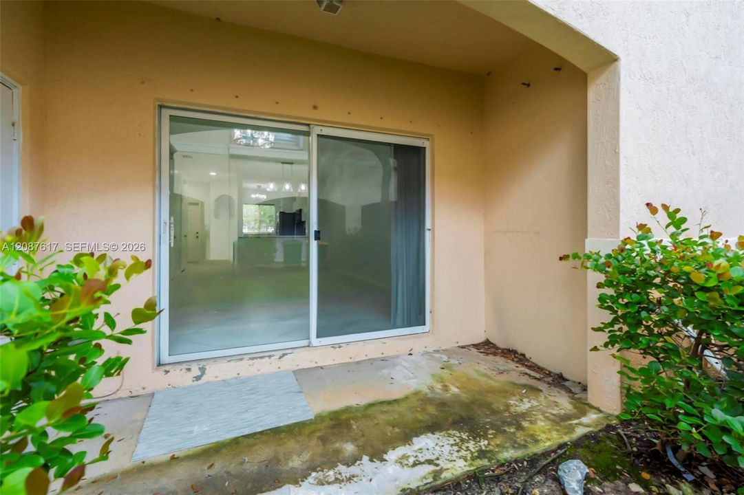 For Sale: $349,000 (2 beds, 2 baths, 1214 Square Feet)