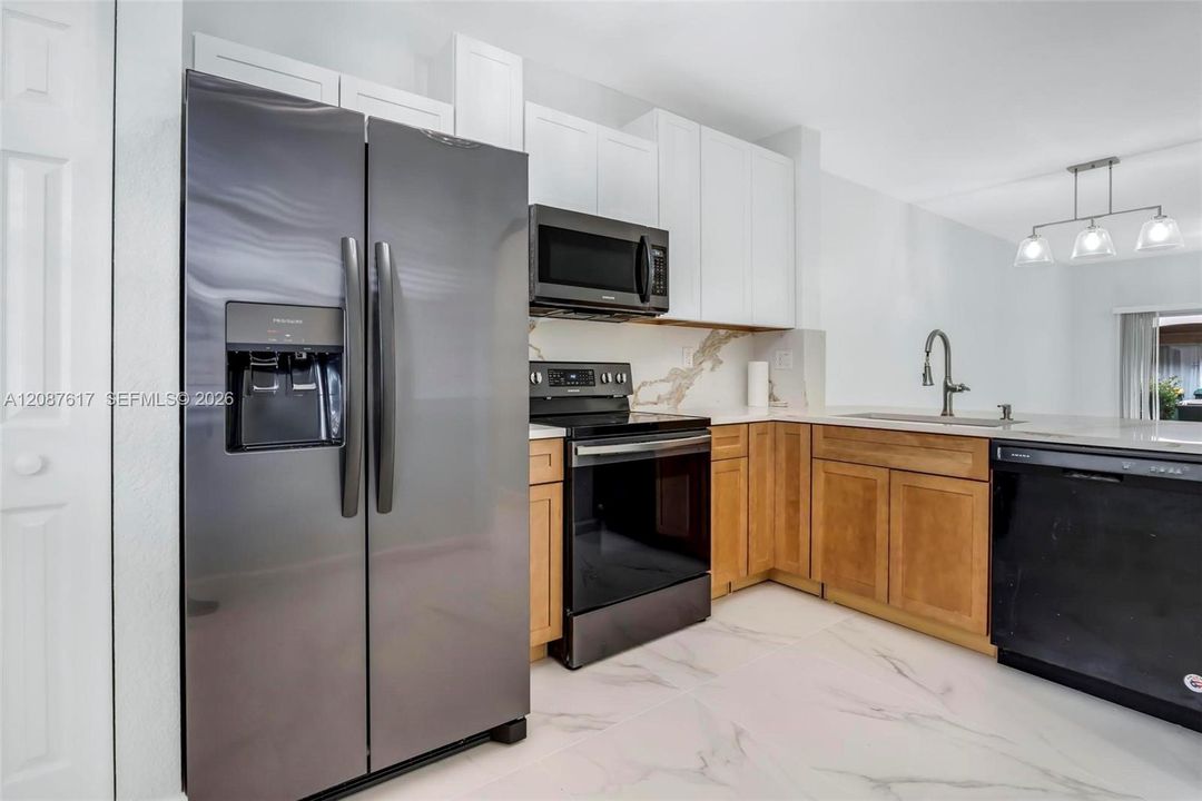For Sale: $349,000 (2 beds, 2 baths, 1214 Square Feet)