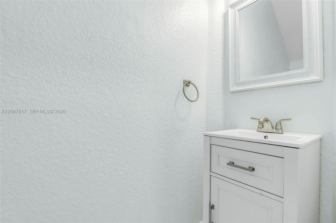 For Sale: $349,000 (2 beds, 2 baths, 1214 Square Feet)
