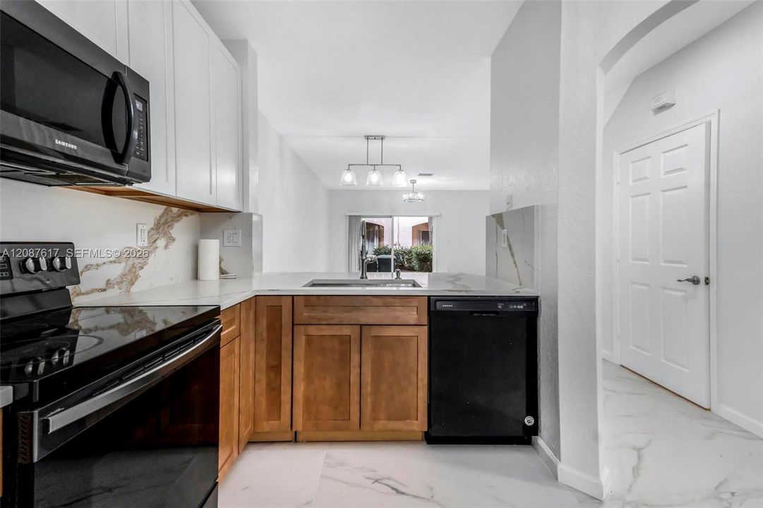 For Sale: $349,000 (2 beds, 2 baths, 1214 Square Feet)