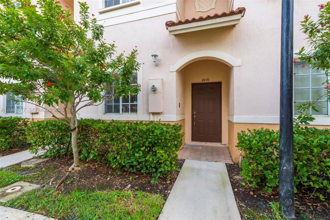 For Sale: $349,000 (2 beds, 2 baths, 1214 Square Feet)