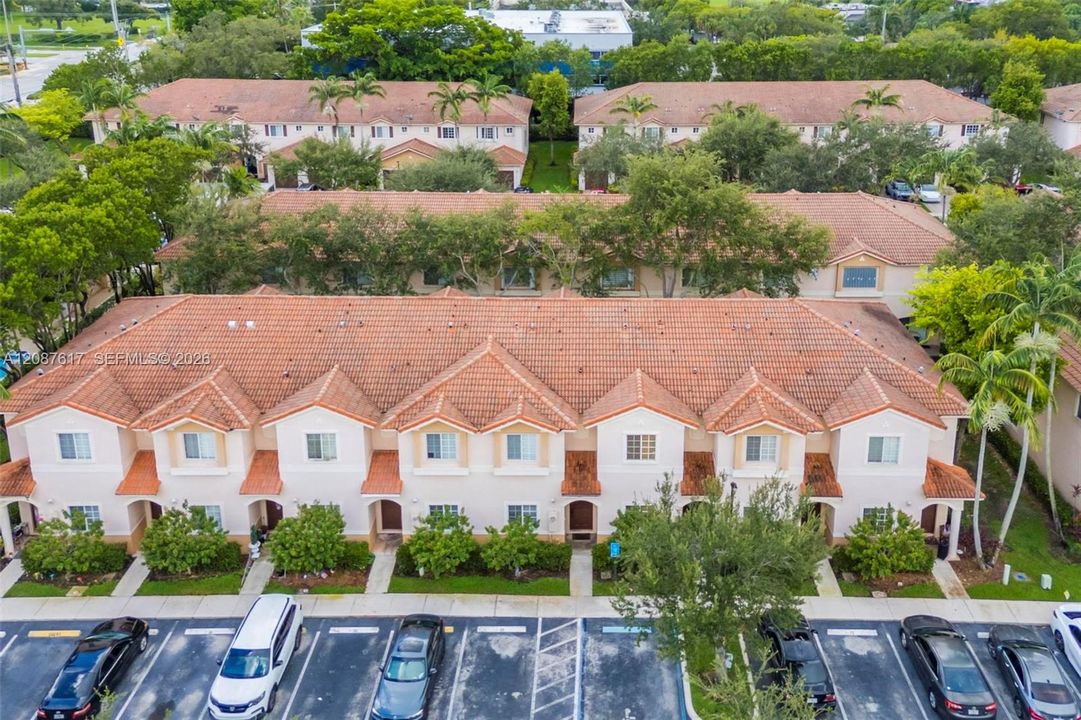 For Sale: $349,000 (2 beds, 2 baths, 1214 Square Feet)