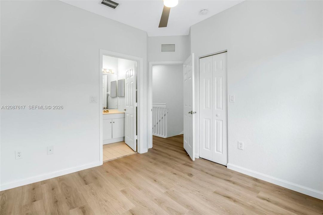 For Sale: $349,000 (2 beds, 2 baths, 1214 Square Feet)