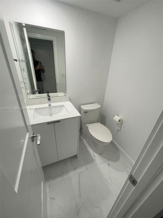 For Rent: $2,800 (1 beds, 1 baths, 991 Square Feet)
