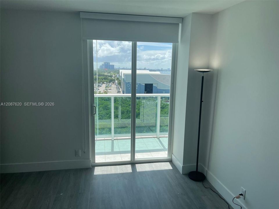 For Rent: $2,800 (1 beds, 1 baths, 991 Square Feet)