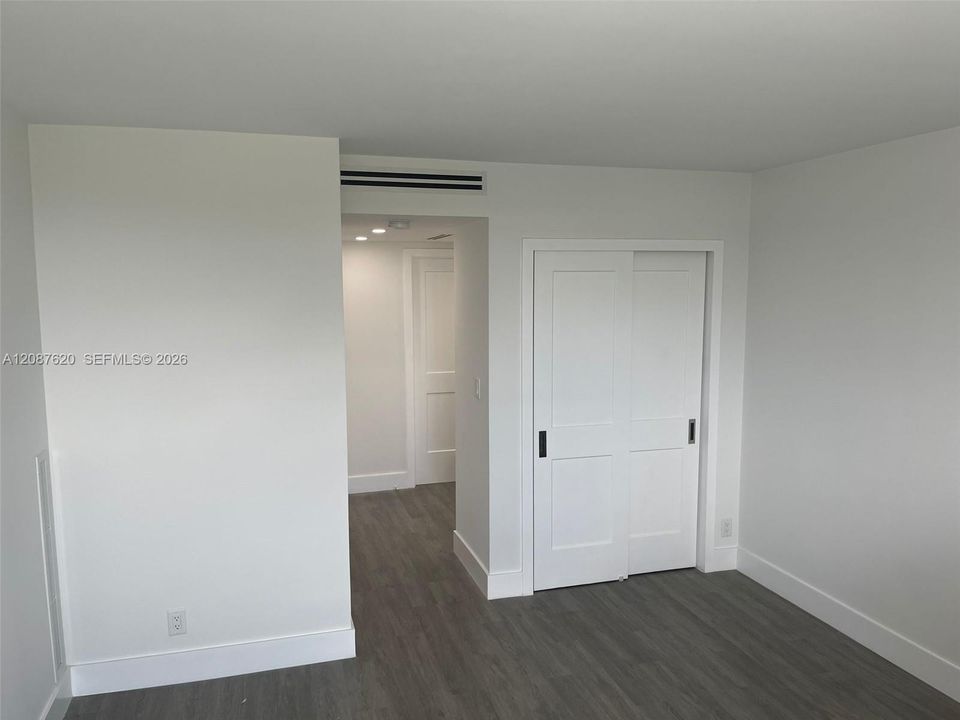 For Rent: $2,800 (1 beds, 1 baths, 991 Square Feet)